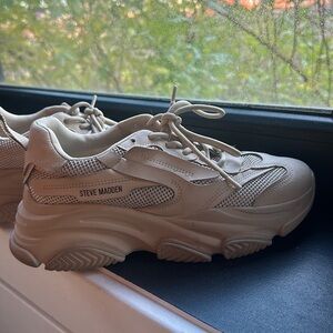STEVE MADDEN SNEAKERS